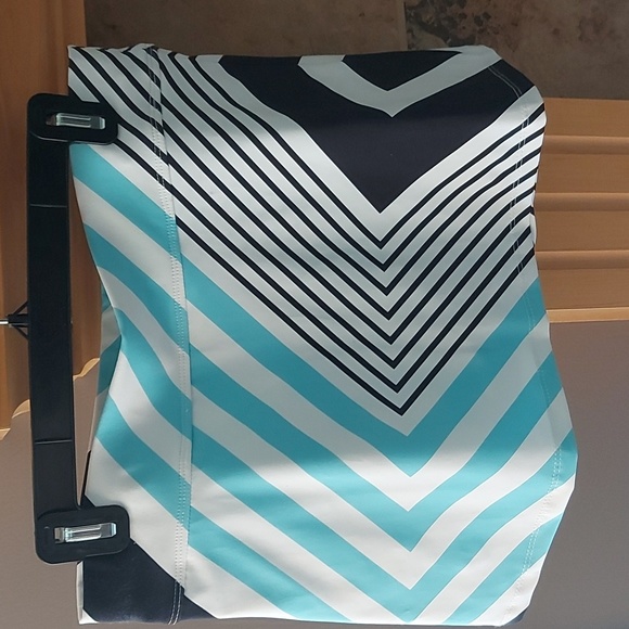 Allie Burke Sport Tennis Skirt. Built-in shorts. Size M. Turquoise Blk Wh geo - Picture 2 of 3